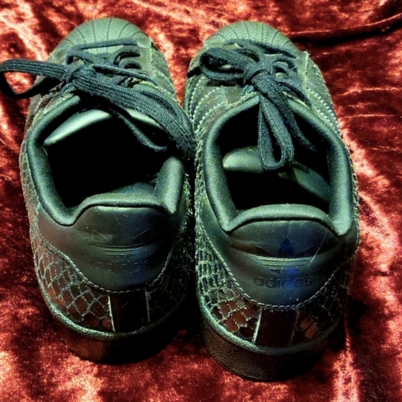 EUC Adidas Snakeskin all black Superstars - Picture 3 of 6